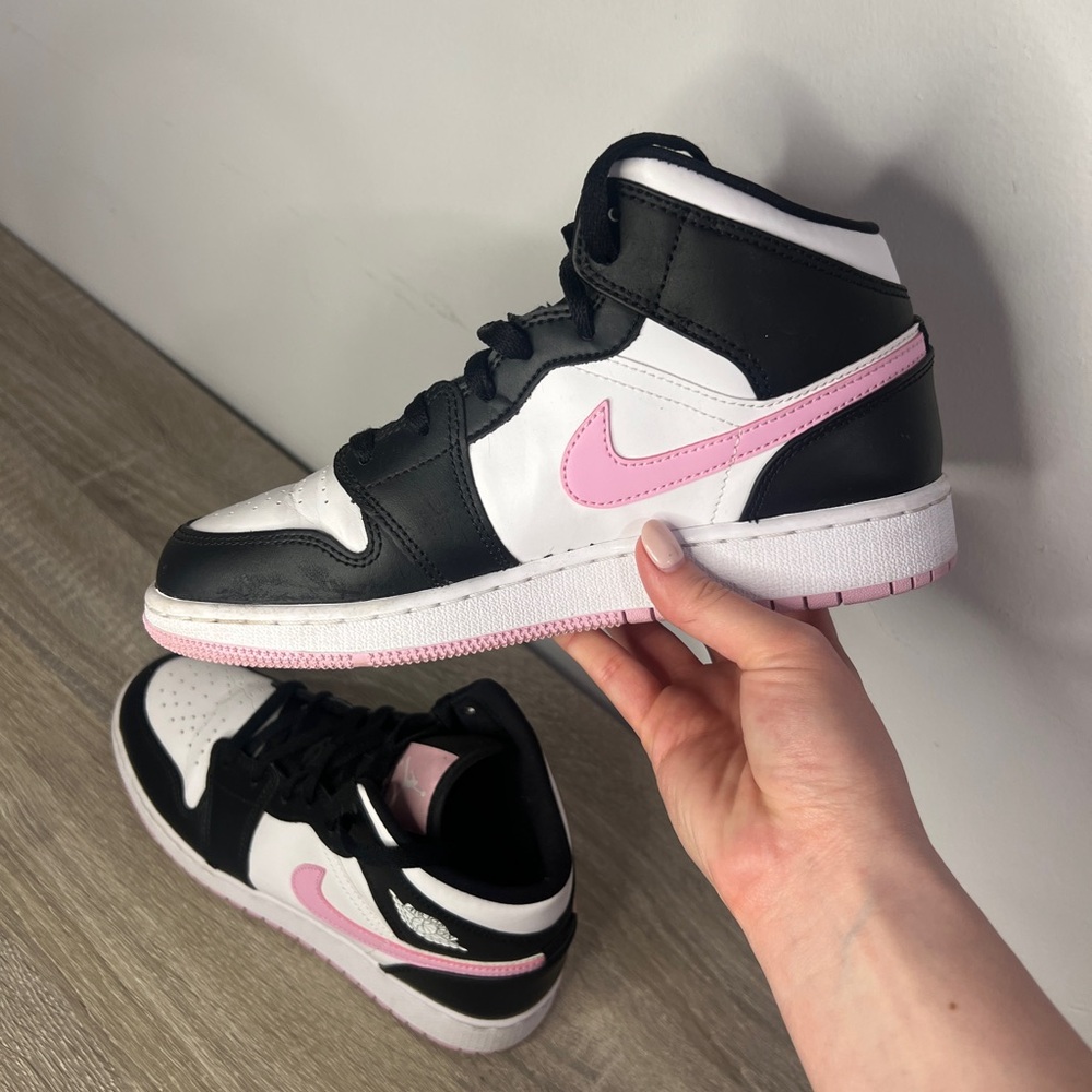 Nike Air Jordan Mid White Light Arctic Pink Size 6Y